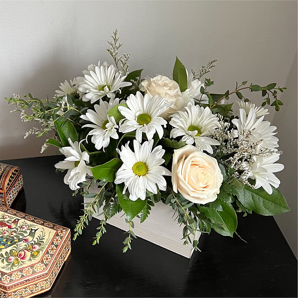 Fresh Linen Box Bouquet – Batavia Stage Coach Florist, Batavia NY