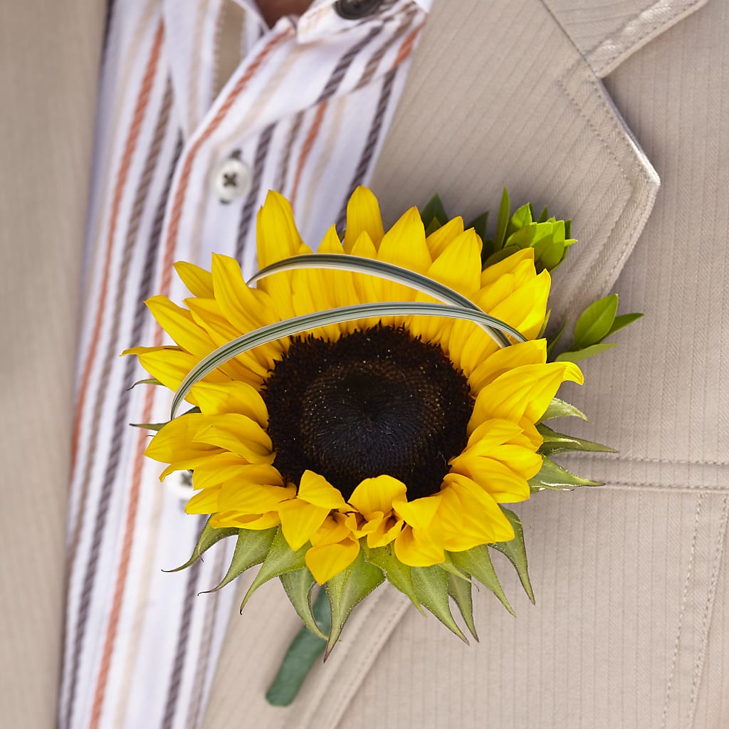Free Spirit Boutonniere –  Batavia Stage Coach Florist, Batavia NY