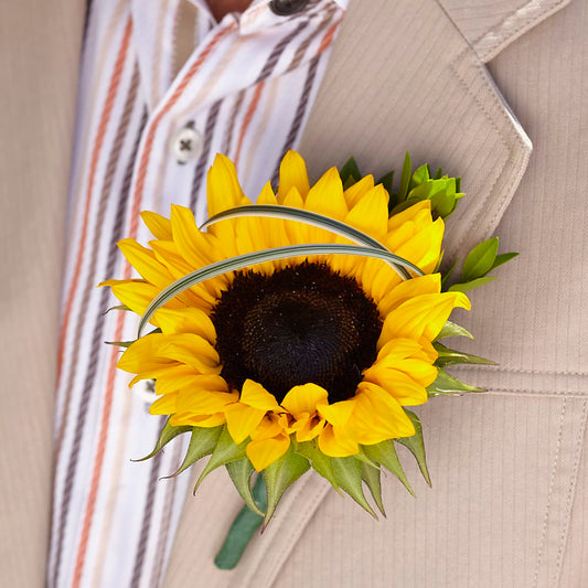 Free Spirit Boutonniere –  Batavia Stage Coach Florist, Batavia NY